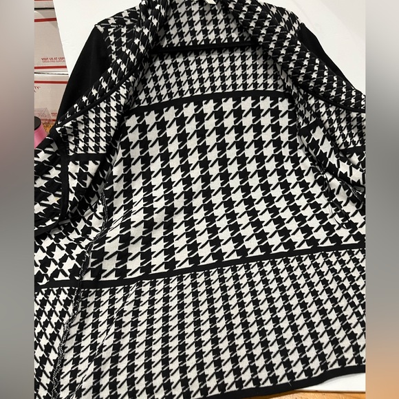 Dana Buchman Black & White Houndstooth Cardigan - Picture 6 of 13